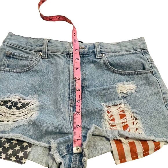 Forever 21 Stars and Stripes American Flag Denim Cutoff Shorts - Size 27 - Picture 11 of 13